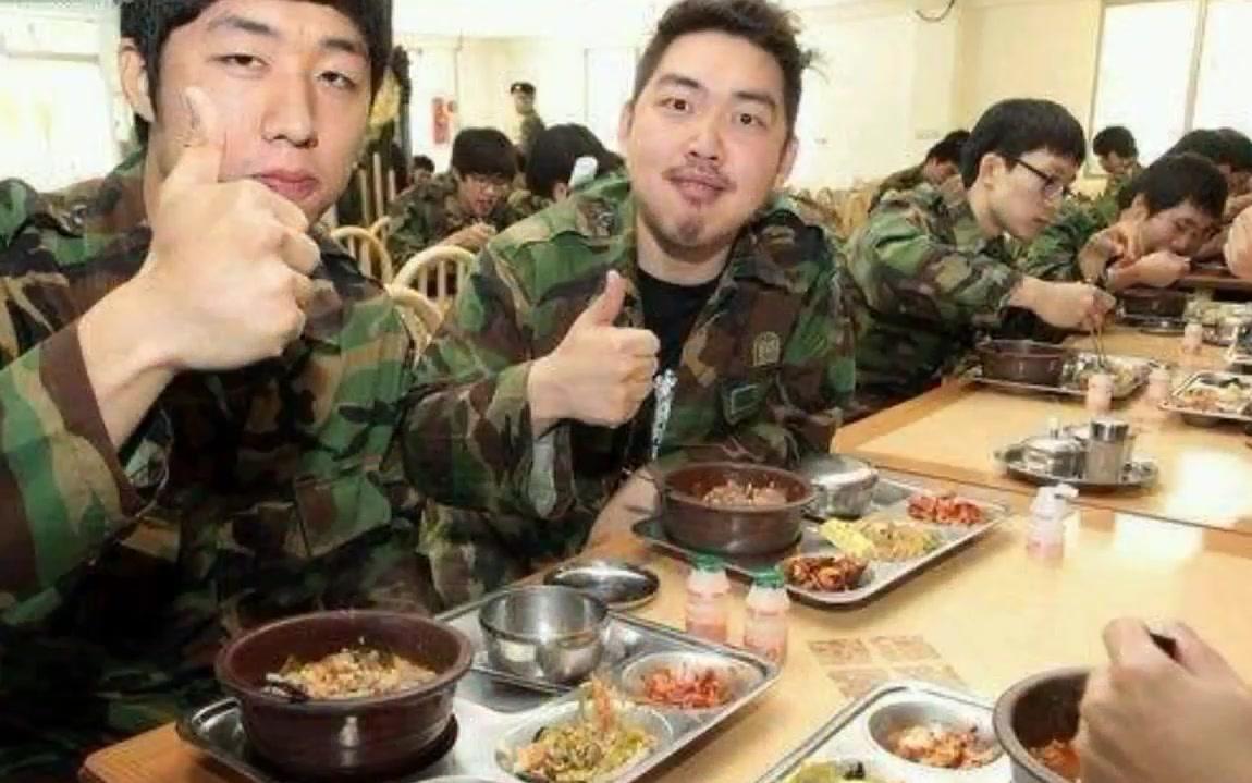 国外评价解放军伙食,人是铁饭是钢给首长做饭