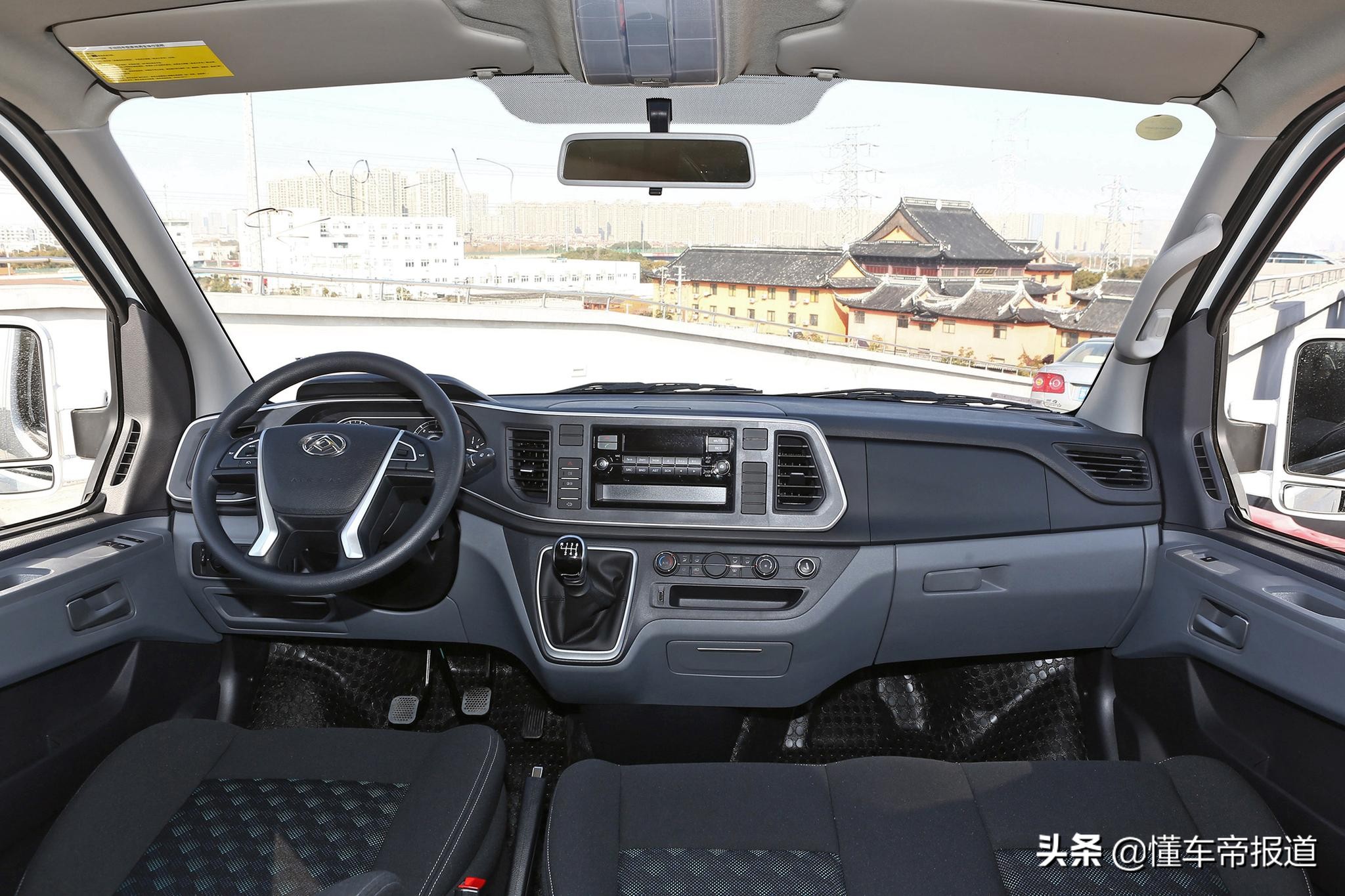 即将上市轻客10座,新车大通商务9座落地价