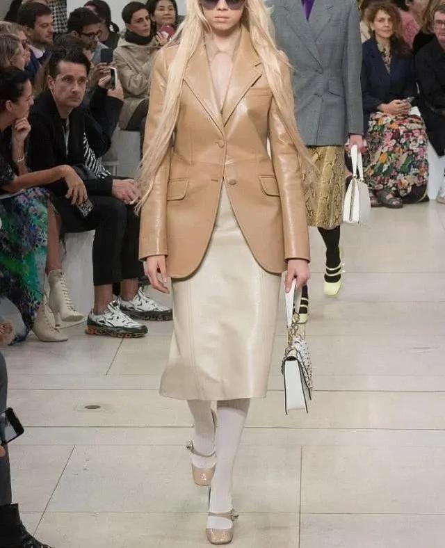 皮西装现在还有人穿吗,皮西装最新款