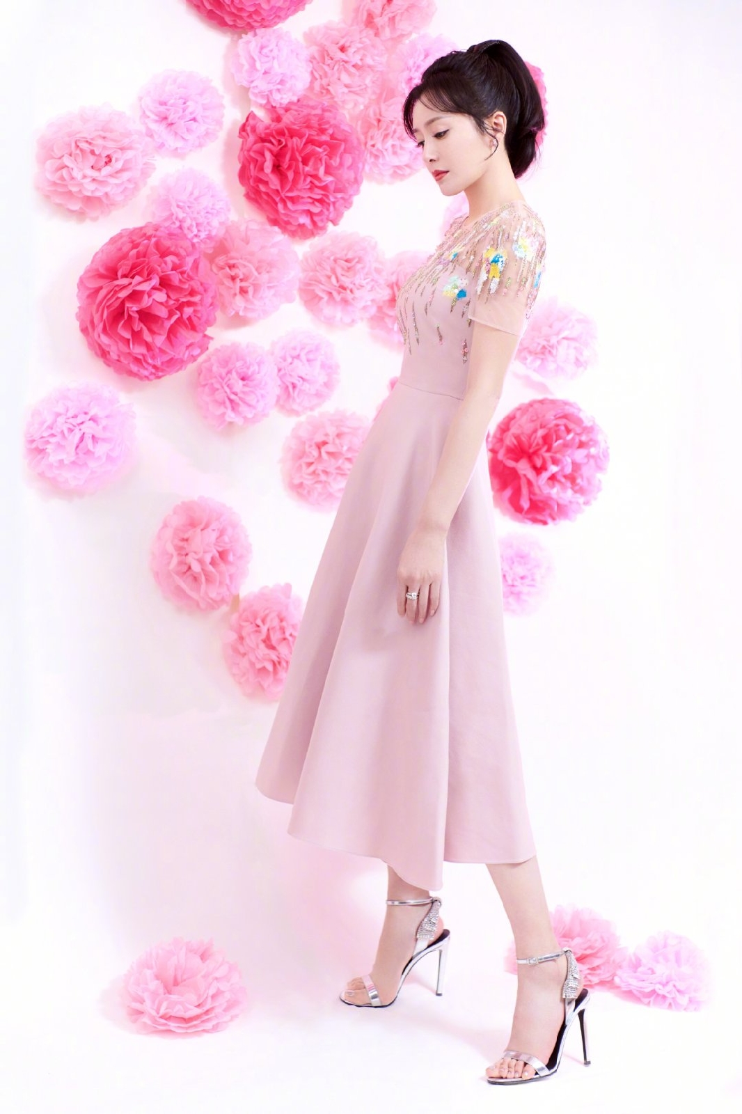 40岁至今单身又怎样？山风姐姐独自美丽，最飒不过一个眼神