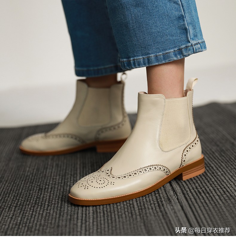 鞋子硬还卡脚？挑选时这几点很重要，穿着舒适时尚还高级