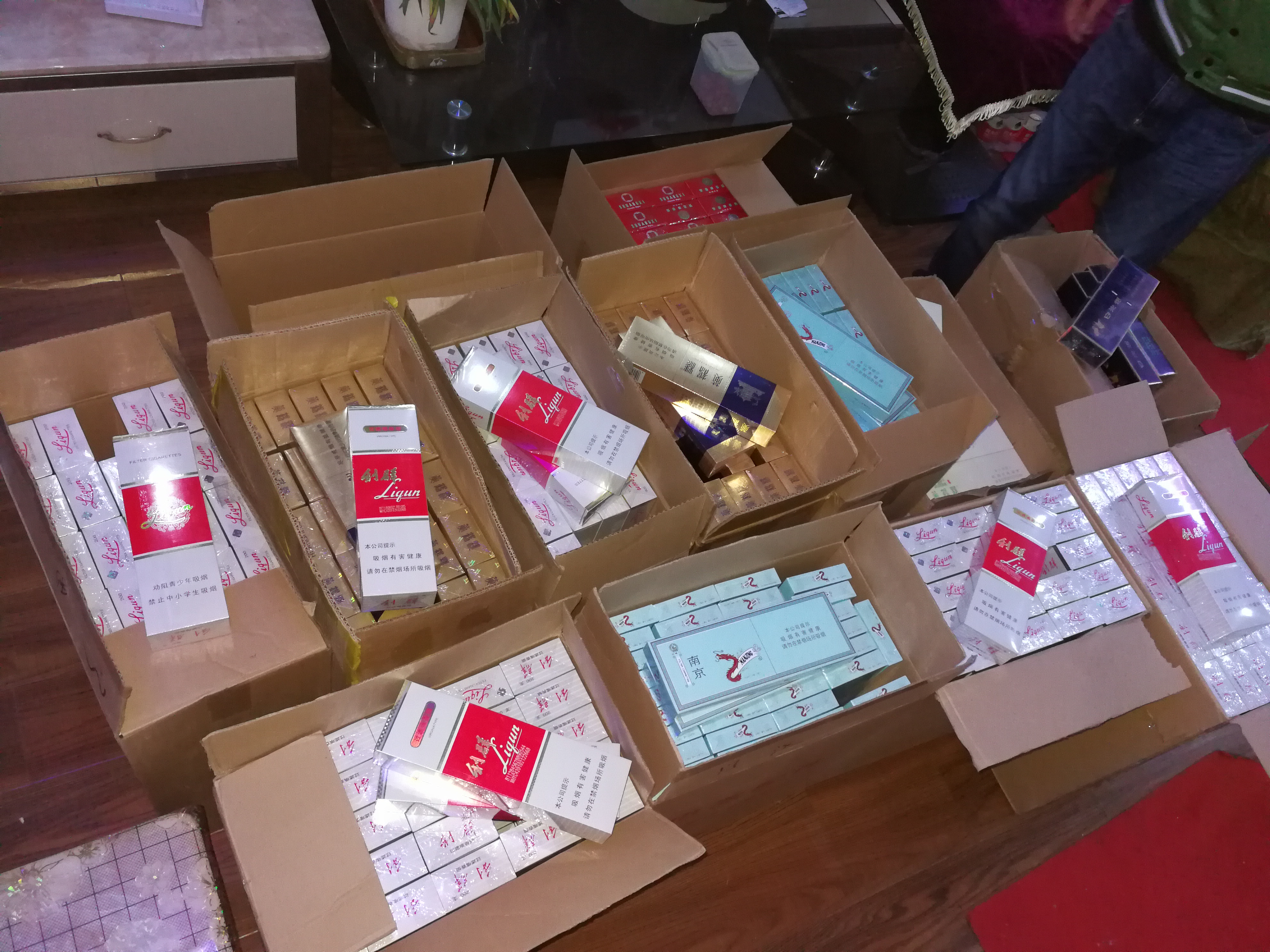 武汉警方破获特大毒品案,武汉近期假烟案逮捕通告个人