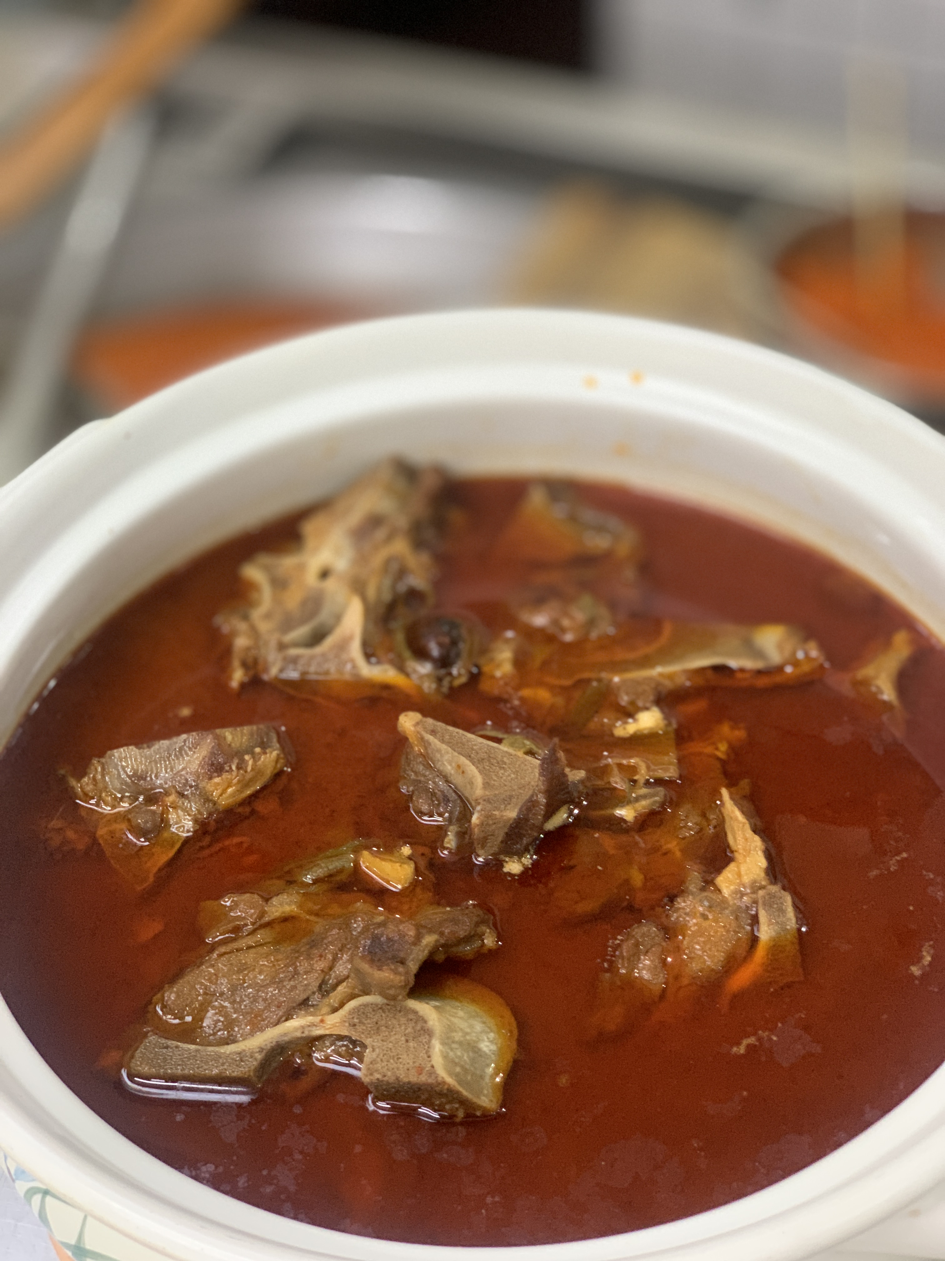 牛肉汤店一天3000一年能赚多少钱,50平的面馆一天营业额多少正常