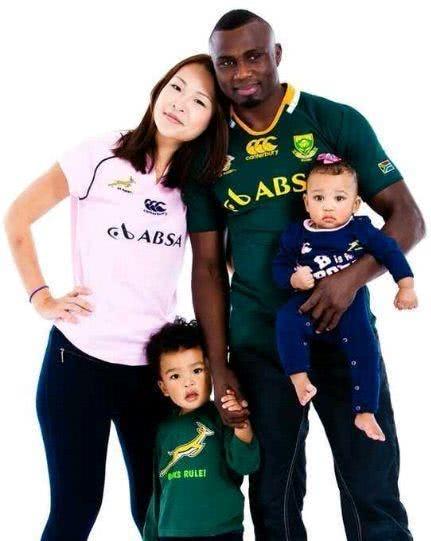 非洲拳王拿下武林风冠军，被中国白富美倒贴50万追求？结局很唏嘘