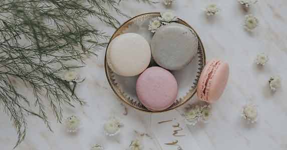 文科女生误闯理科班，男老师说句话她成全班焦点