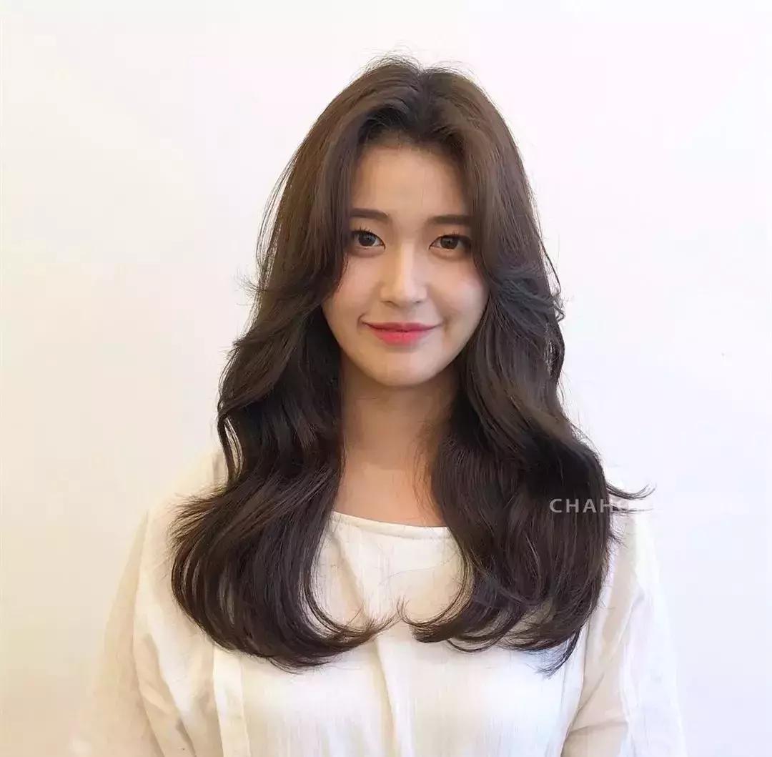 大脸国字脸适合的短发发型,大脸妹子最适合的四款发型