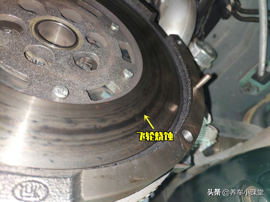 导致变速箱离合片磨损的原因,变速箱漏油该不该换变速箱油