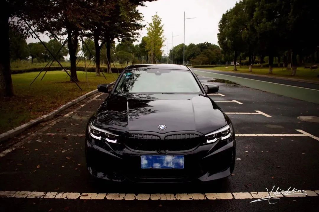 涨见识了!原来很多开宝马的都有一面鞋墙,穿的球鞋不上千就上万