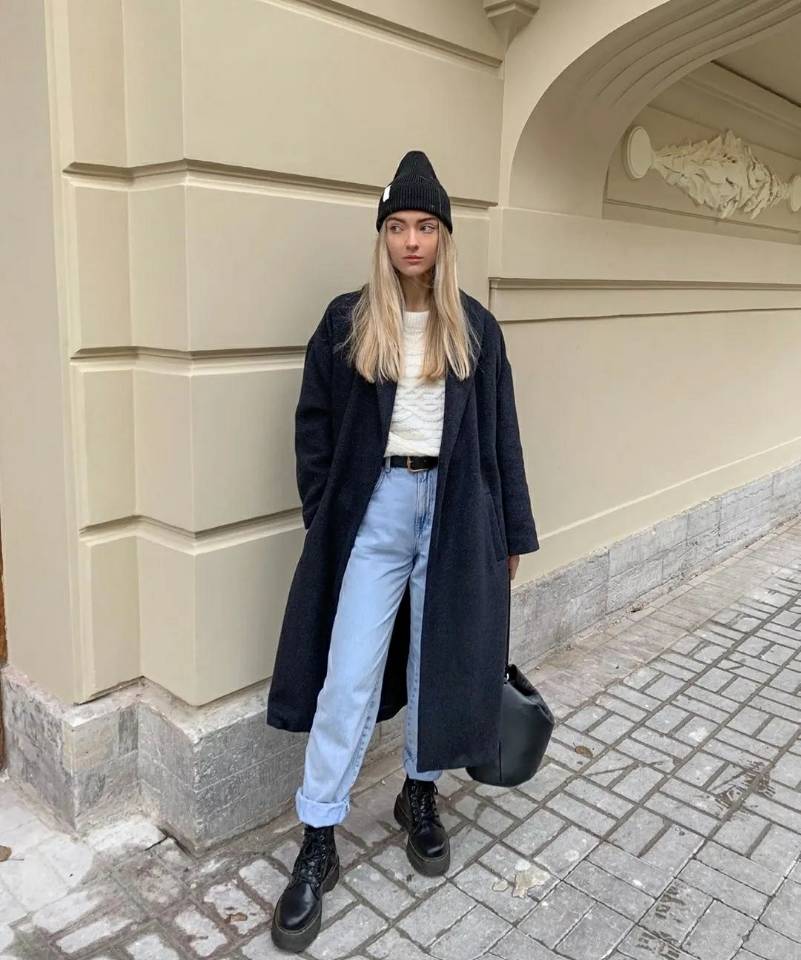 今年流行爆款裤子直筒牛仔裤,今年潮流一点的裤子牛仔裤