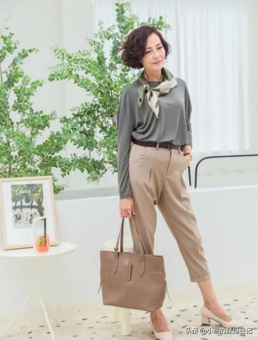 西装小脚直筒裤雪纺衫春夏,紧身裤搭配露肩衫洋气还清新减龄