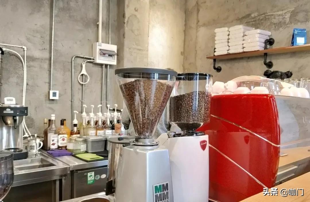 日出200+杯、运营千人粉丝群，2个人就够了