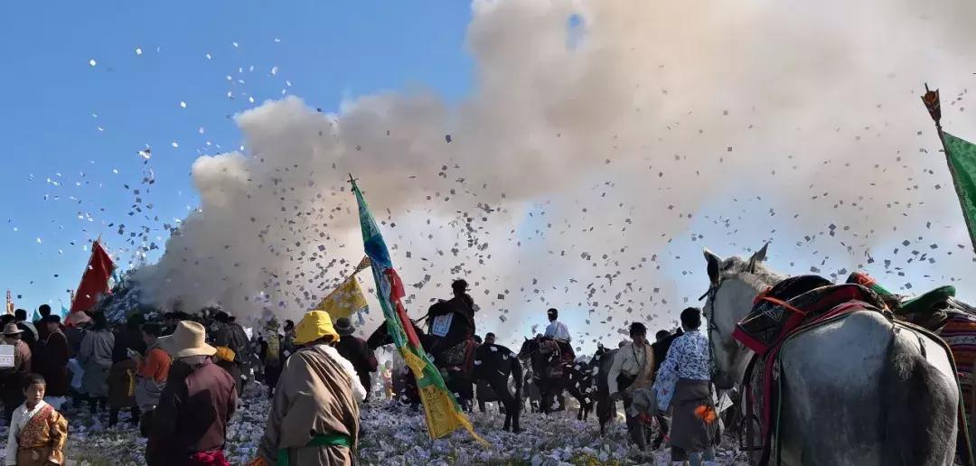 阿坝红原煨桑,川西红原的煨桑节是什么时候