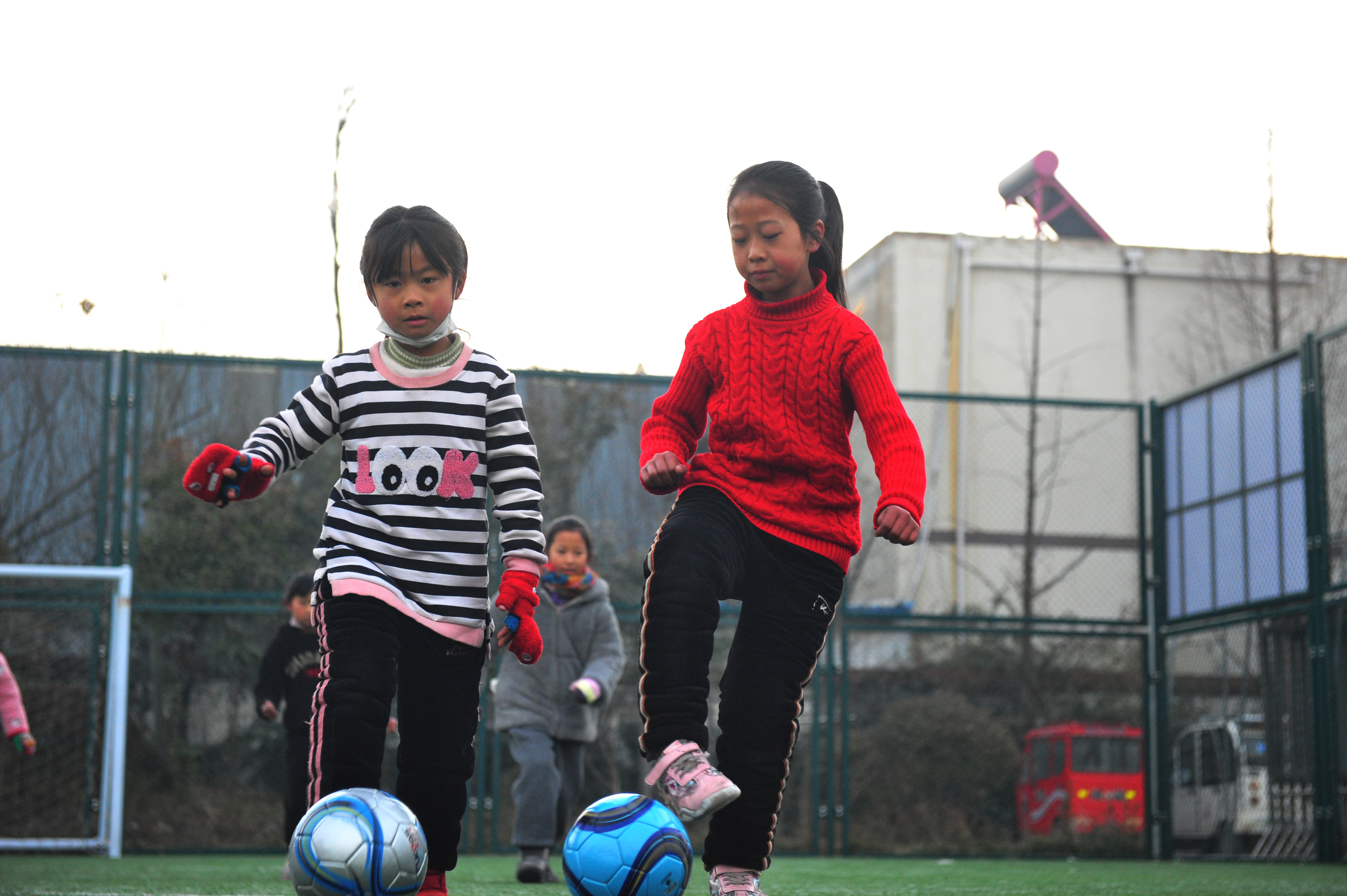 足球女童6-12岁新疆,足球女童10-12岁