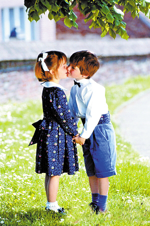 7岁女童竟来月经？这6种“催熟”的东西，请尽量让孩子远离