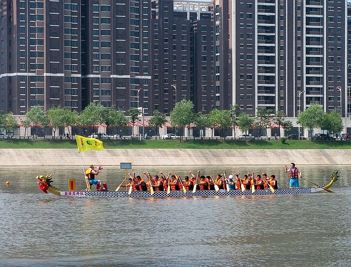 21年前本溪驻军无偿修建了一条太子河大坝如今变成一条滨河景观道