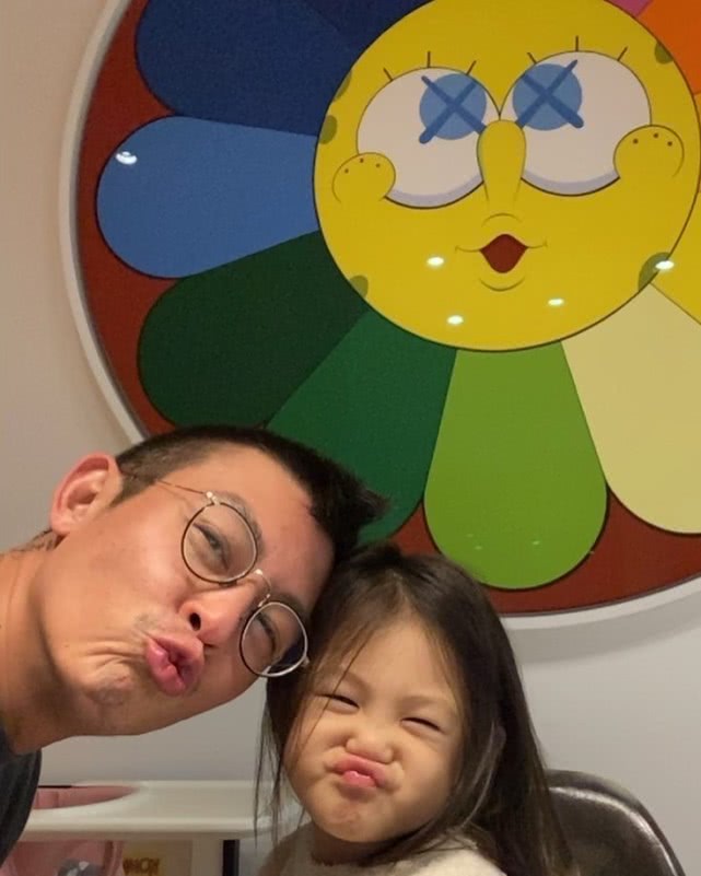 陈冠希一家三色匡威,陈冠希一家过万圣