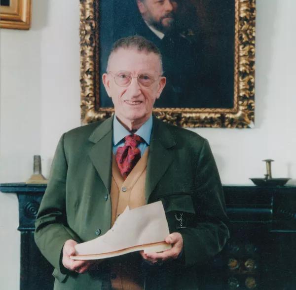 aj和yeezy哪个鞋子好,aj和yeezy潮鞋