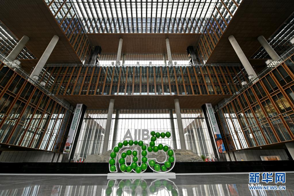 百年恰是风华正茂——致敬中国*产党共**成立100周年