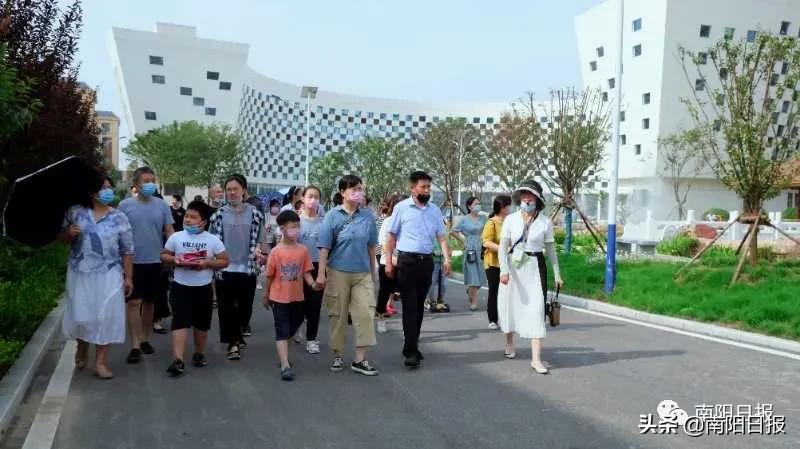 南阳完全中学校长,南阳市第一完全学校东大门图片