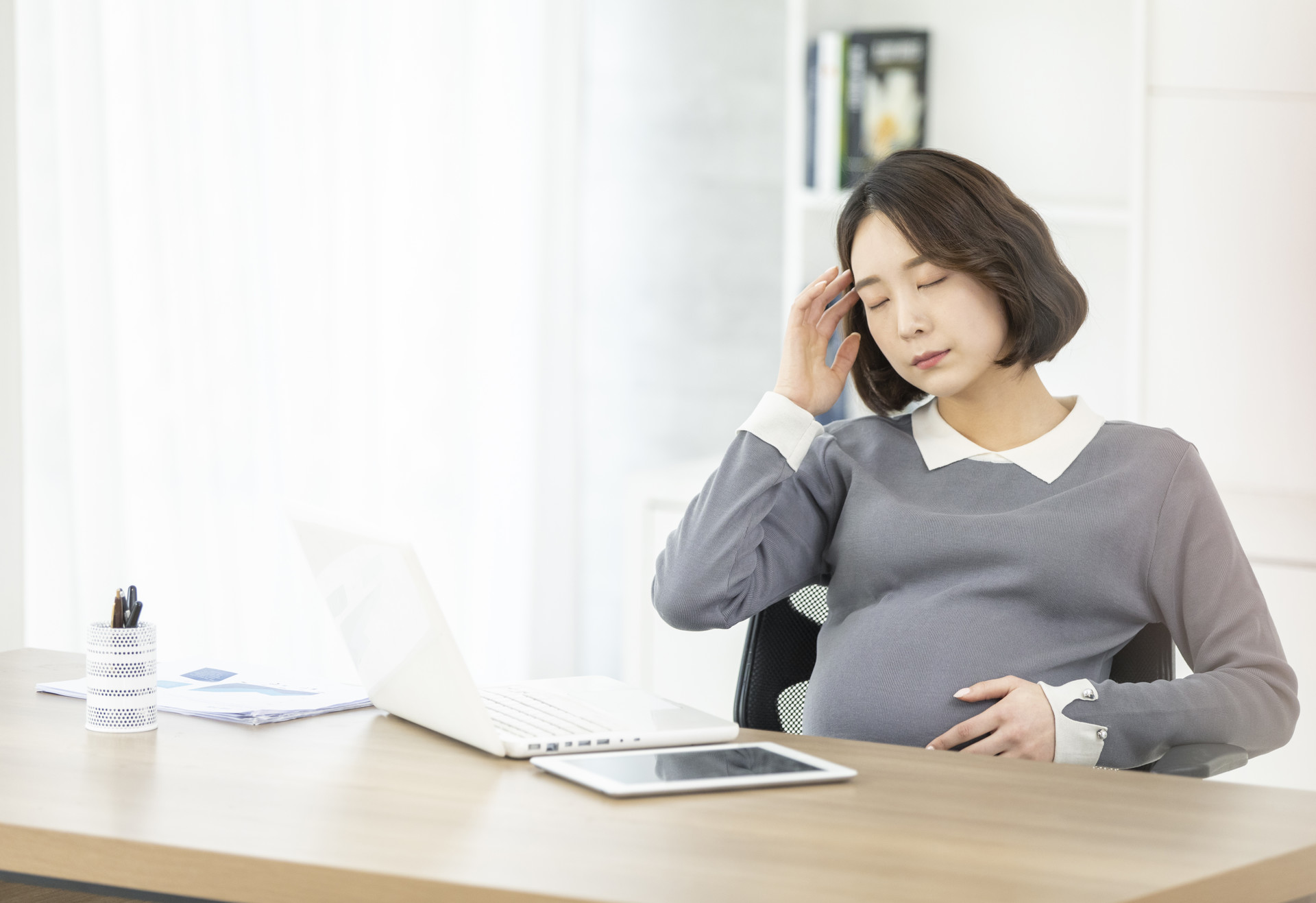 孕期晚上睡不着睡得晚有危害吗,怀孕后睡不好觉是什么原因