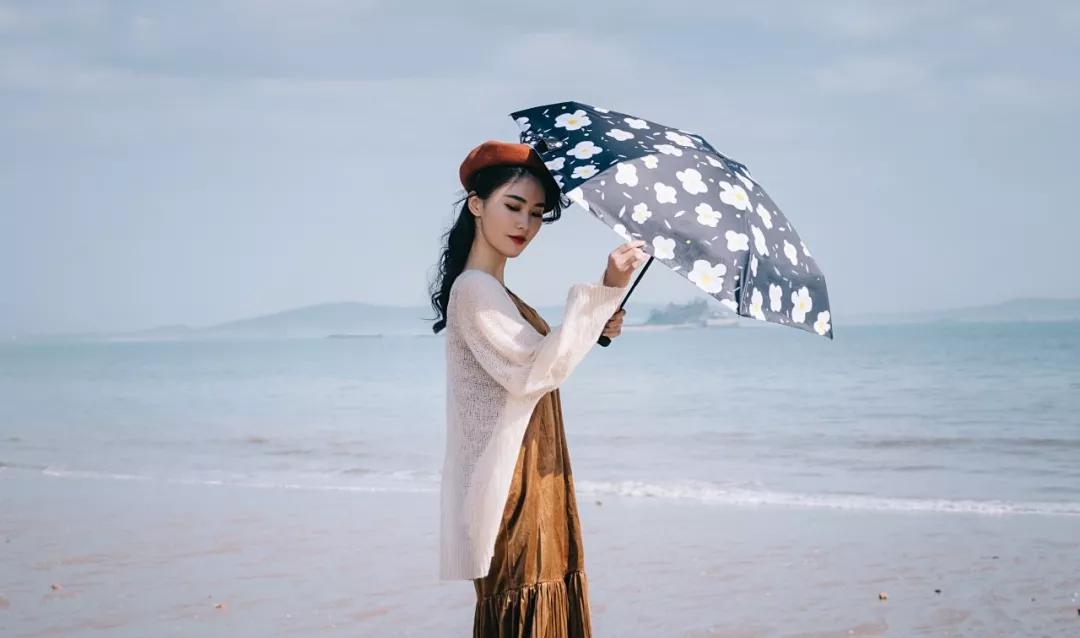 这款口袋伞真够“变态”的！顶着蕉下联名款大旗，做着便宜的勾当