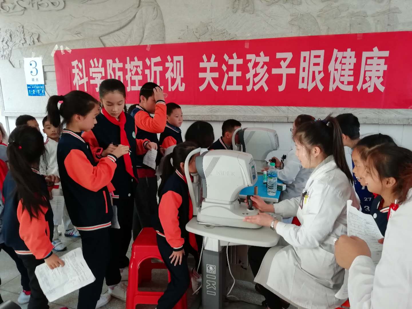 “康明行”为老区人民点亮“光明梦”