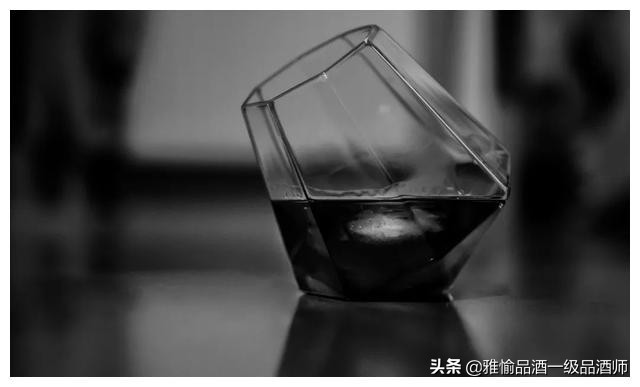 专家盲评白酒排行榜,盲评白酒专家