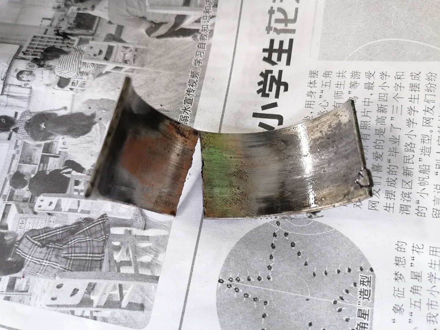 才跑4万公里货车烧机油怎么回事,发动机烧机油活塞发黑