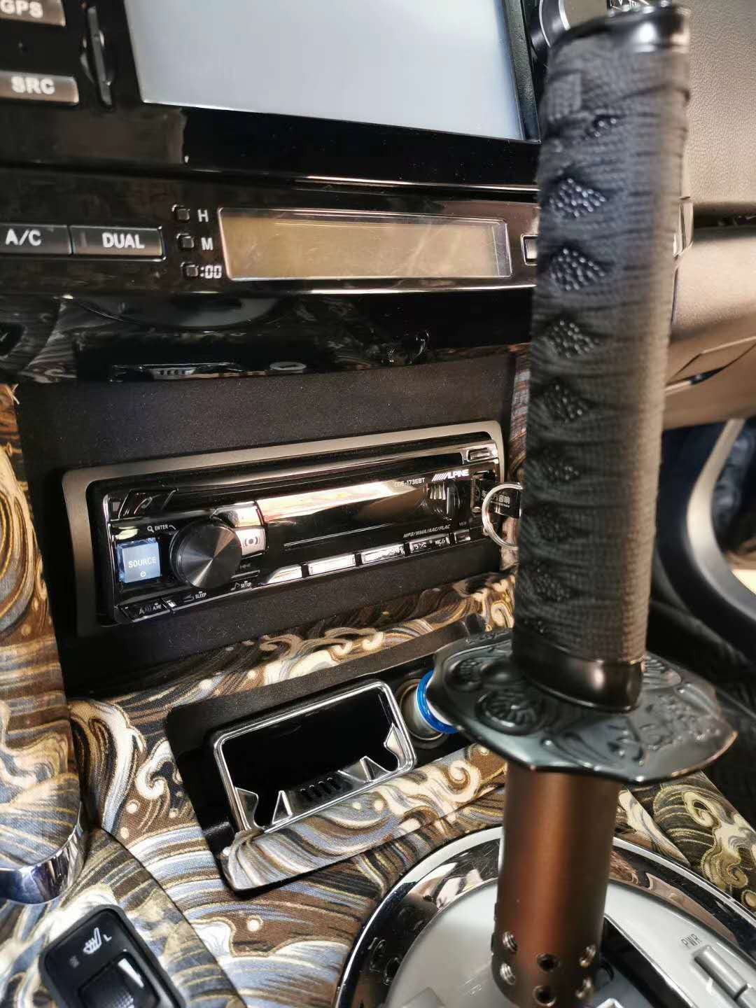 锐志改装音响多少钱,05丰田锐志原车音响