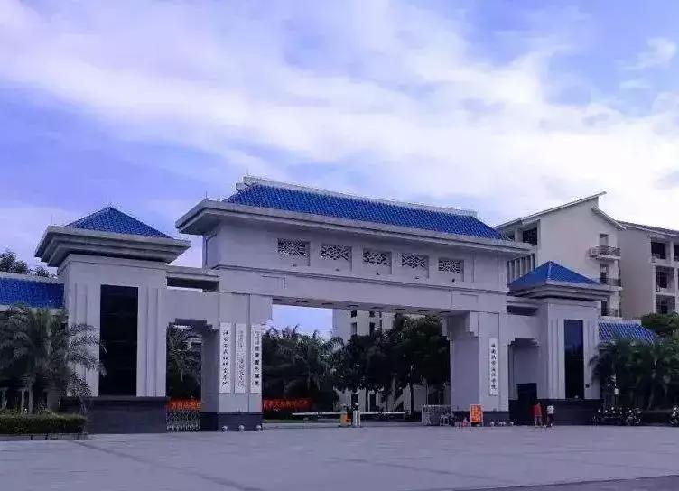 你好，我叫三亚，这是我的新版简历，请查收