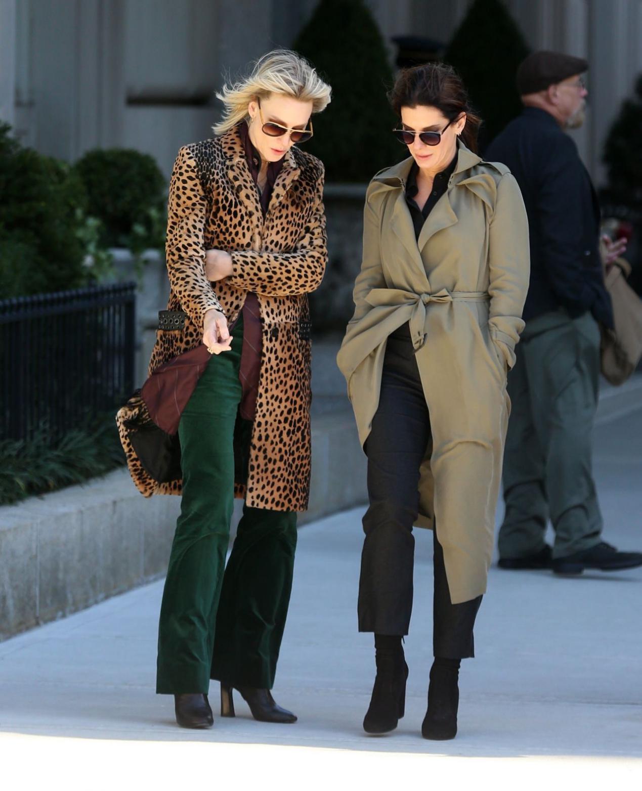 秋季搭风衣穿的鞋子,深蓝色风衣怎么搭配裤子和鞋子