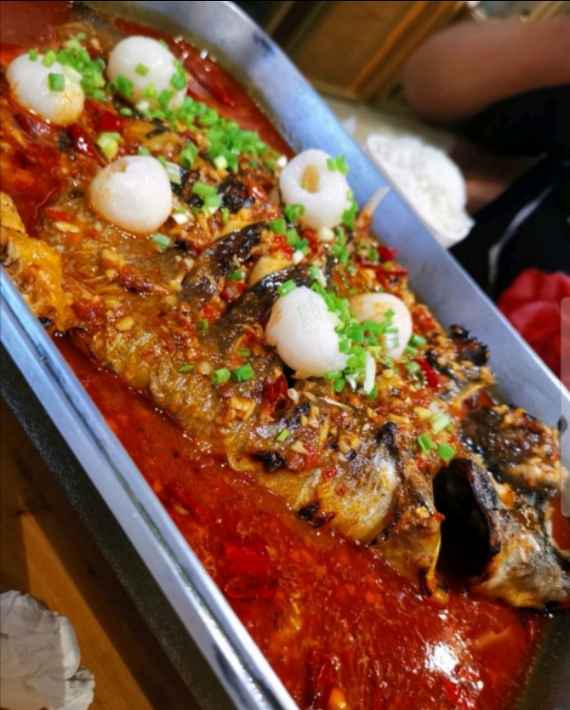 烤鱼界的扛把子—鱼酷和老板恋上鱼，你推荐来济南的游客吃哪个？