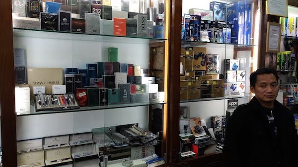 探秘尼泊尔羽球：国家队午餐吃方便面川崎球拍最畅销