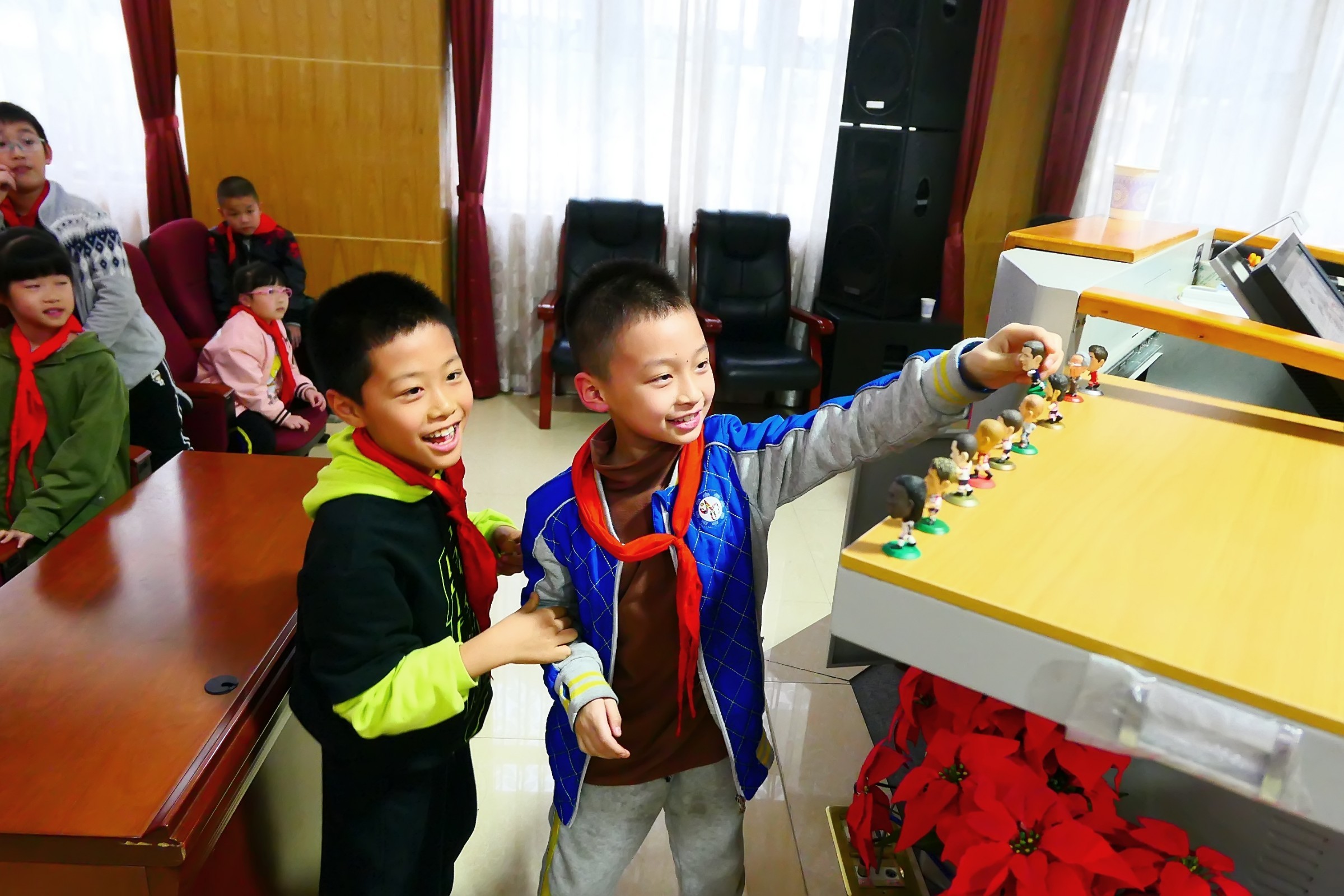 家长大讲堂初二,小学三年级足球课视频