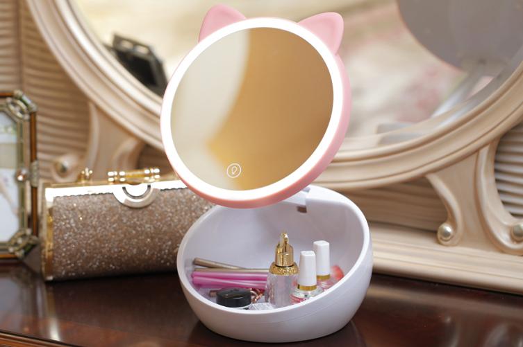 带柔光的化妆镜，再也不用怕光线暗