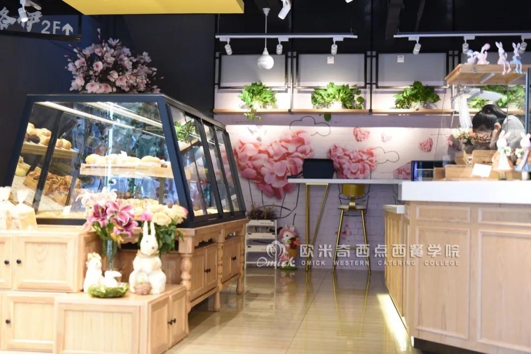 如何能开一个好的甜品店,想要开一家甜品店需要准备什么