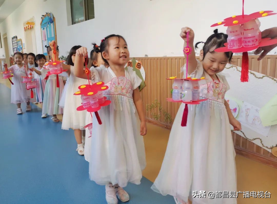 中秋节花灯汉服视频,中秋花灯制作活动