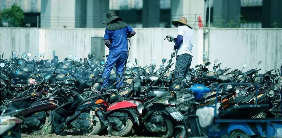 交警队查扣的摩托车最后怎么处理,被查扣物品怎么处理