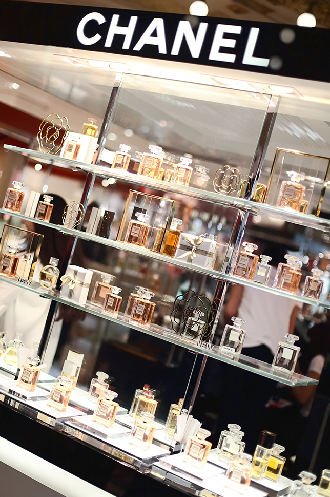 超模巴黎购物,超模走进步行街