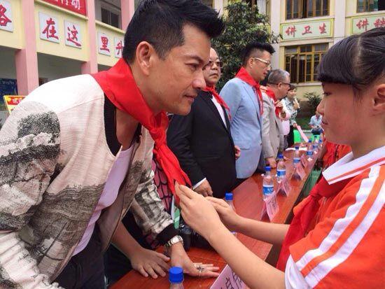 100部经典万水千山总是情港剧,重温经典万水千山总是情电视剧