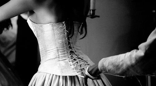 束腹带能瘦腰吗,想瘦腰到底要不要练腹部