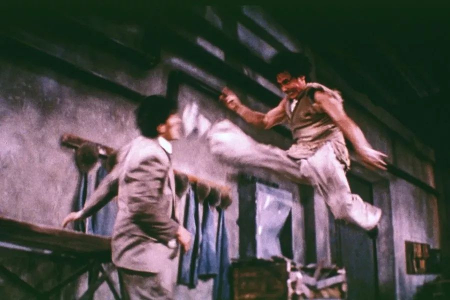 成龙元彪洪金宝甄子丹李连杰电影,李连杰和成龙的武打动作对比