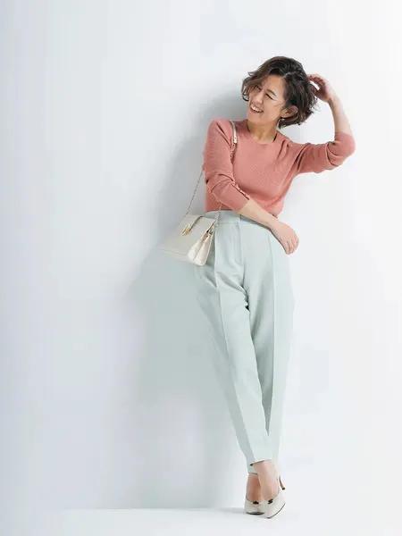 看这位45+日本博主的时尚穿搭，有一种由内而外散发的自信张扬