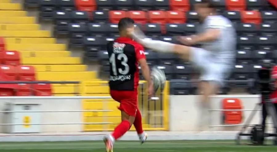 飞踢爆头犯规,c罗十大暴力犯规集锦