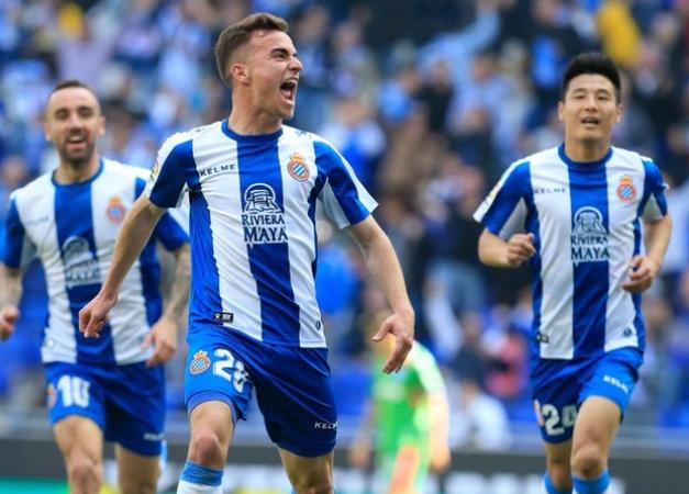 武磊的表现令对手称赞,武磊出场让皮克难受视频