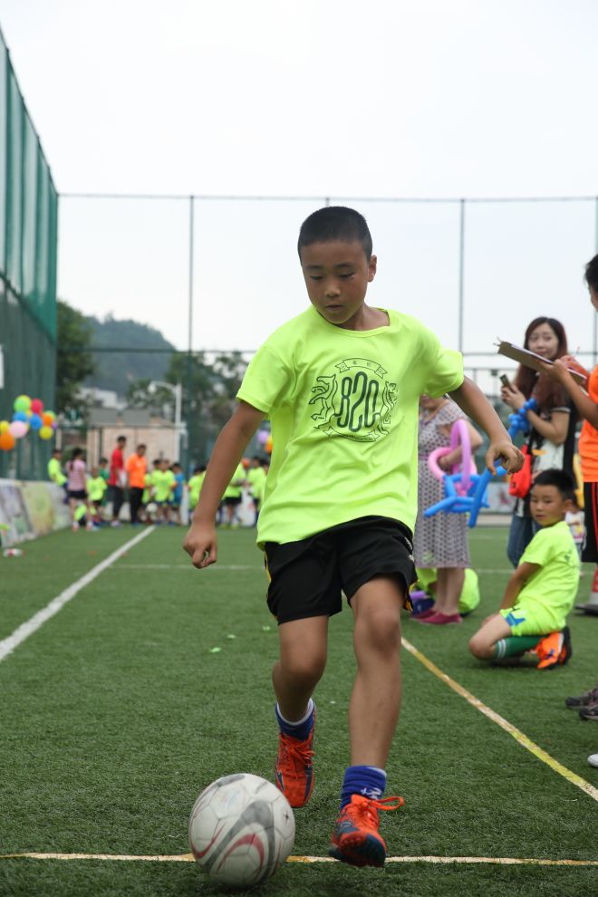 喜报祝贺南充奥航足球俱乐部肖炜锐入选中国精英青少年球员训练营