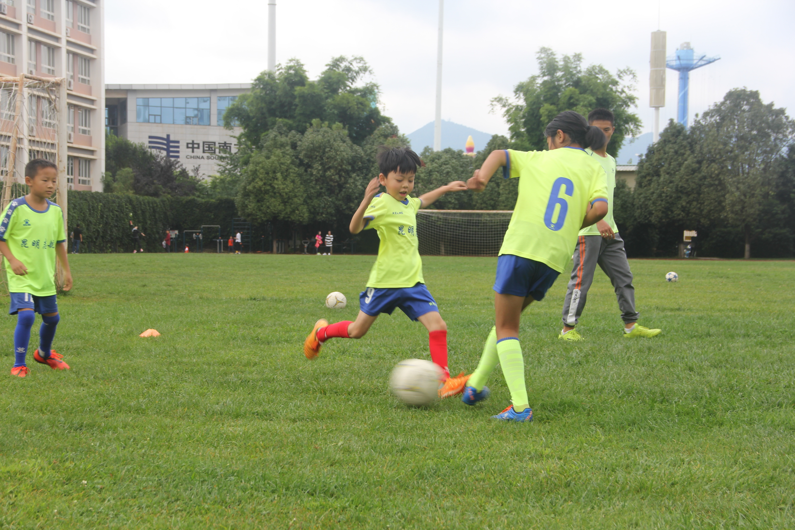 足球比赛可以让孩子学到什么,足球比赛带给孩子们的收获