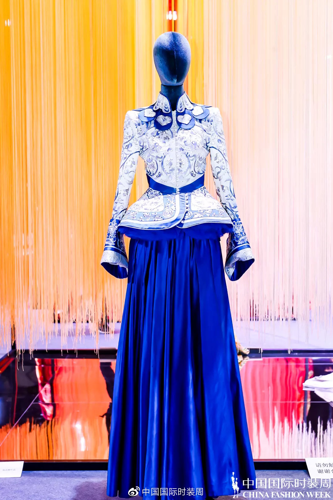 用丝线牵引时尚|“天锦地绣·华夏大美”刺绣艺术展精彩纷呈