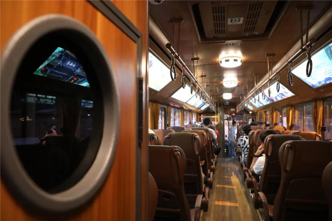 “当当......”快上车，成都的夜生活开始了