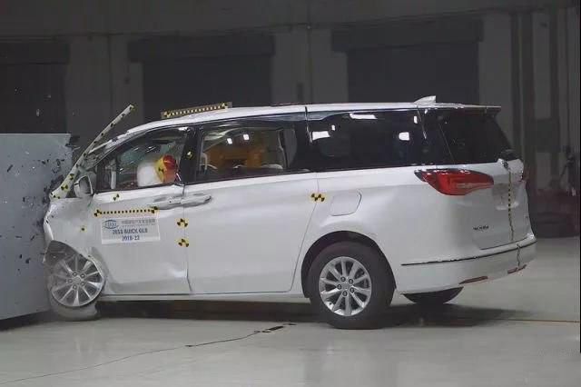 2004年二手别克gl8商务车报价,2010款别克gl8陆尊二手多少钱